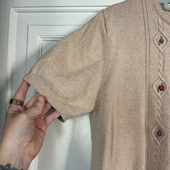 Vintage Alfred Dunner Beige Floral Embroidered Knit Top Blouse Cottagecore M/L - Picture 4 of 10